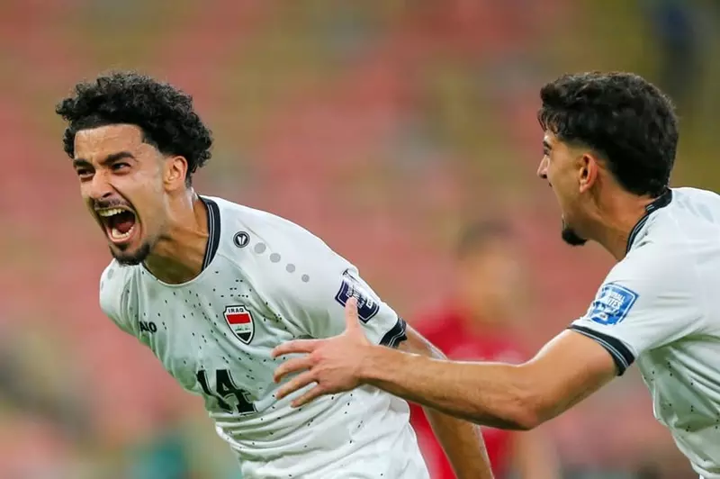 احتفال زيدان إقبال لاعب منتخب العراق